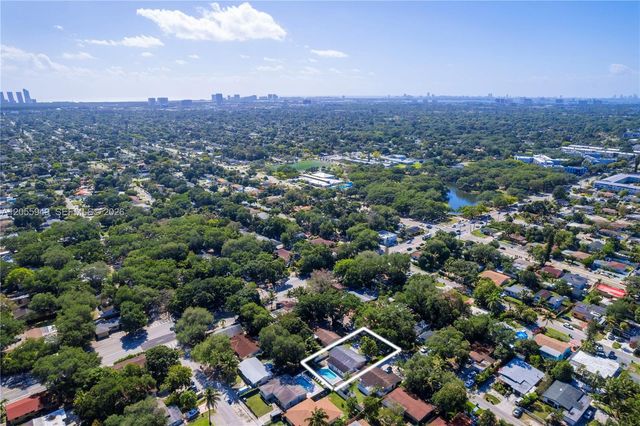 565 NE 160th Terrace, Miami, FL 33162