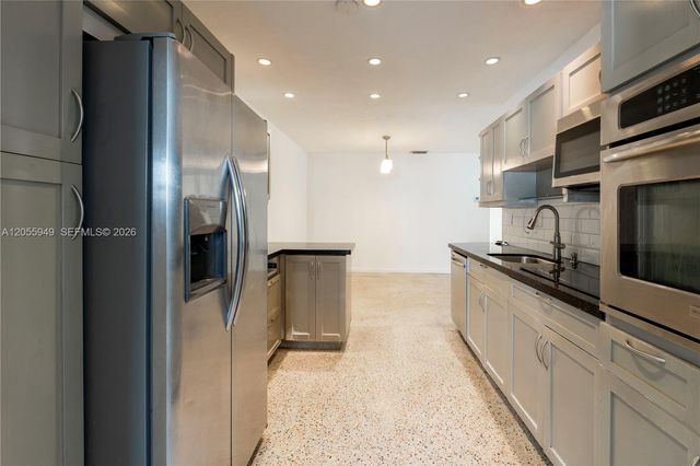 565 NE 160th Terrace, Miami, FL 33162
