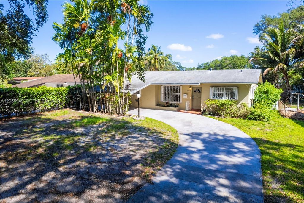 565 NE 160th Terrace, Miami, FL 33162