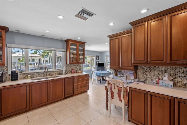 4922 W BAY WAY PLACE, Tampa, FL 33629