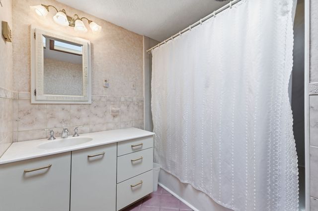 47 Collins Rd, Northborough, MA 01532