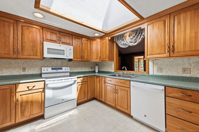 47 Collins Rd, Northborough, MA 01532