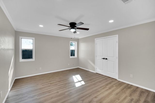 221 N Edgefield Road, Waxahachie, TX 75165