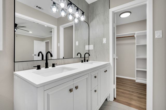 221 N Edgefield Road, Waxahachie, TX 75165