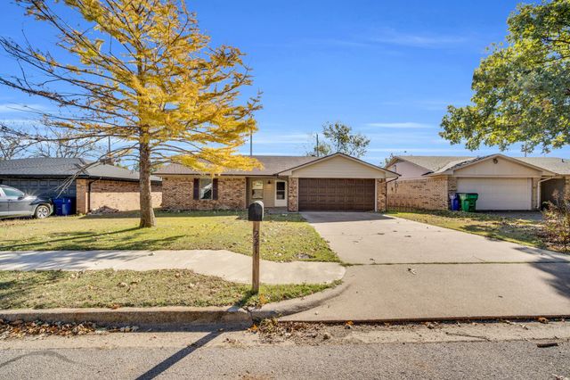 221 N Edgefield Road, Waxahachie, TX 75165