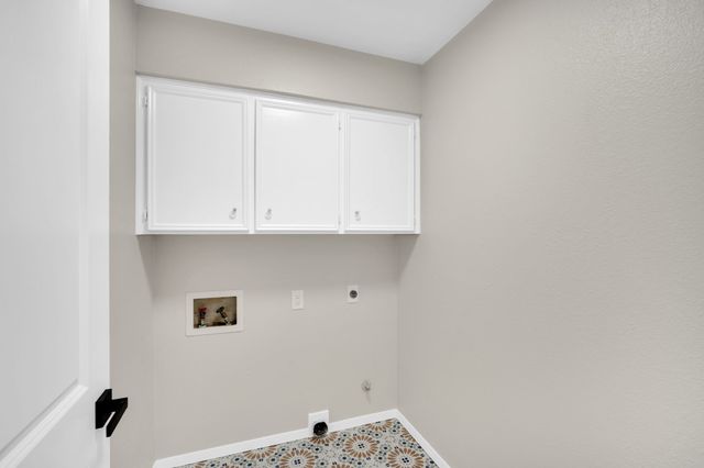 221 N Edgefield Road, Waxahachie, TX 75165