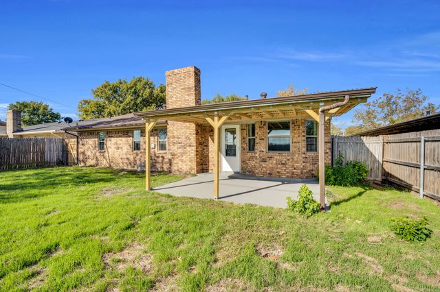 221 N Edgefield Road, Waxahachie, TX 75165