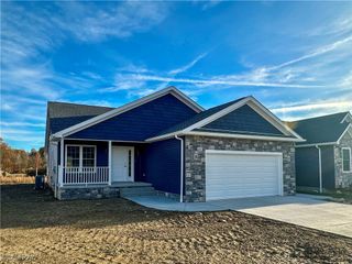 261 Potters Circle, Girard, OH 44420