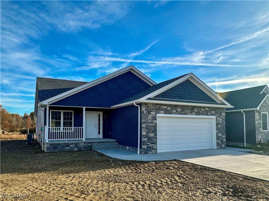 261 Potters Circle, Girard, OH 44420