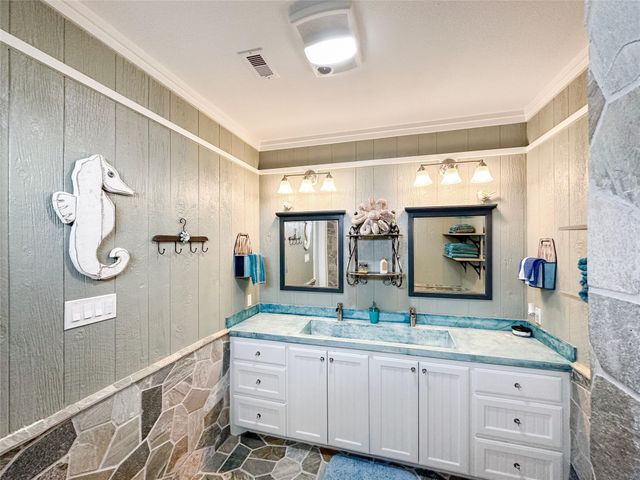 2025 Vista Drive, Crystal Beach, TX 77650