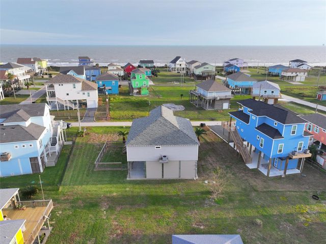 2025 Vista Drive, Crystal Beach, TX 77650