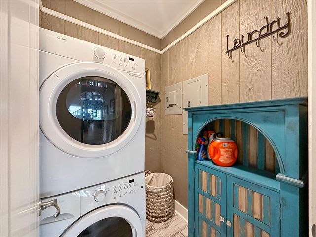 2025 Vista Drive, Crystal Beach, TX 77650