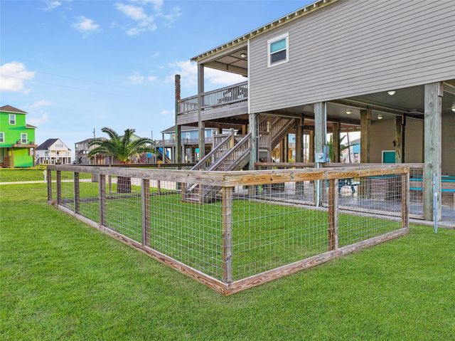 2025 Vista Drive, Crystal Beach, TX 77650
