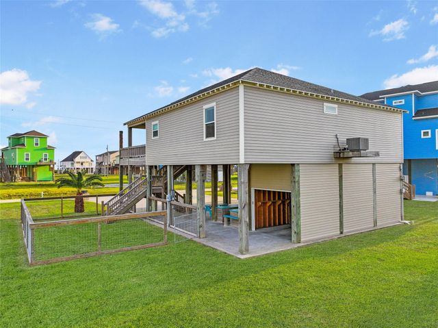 2025 Vista Drive, Crystal Beach, TX 77650