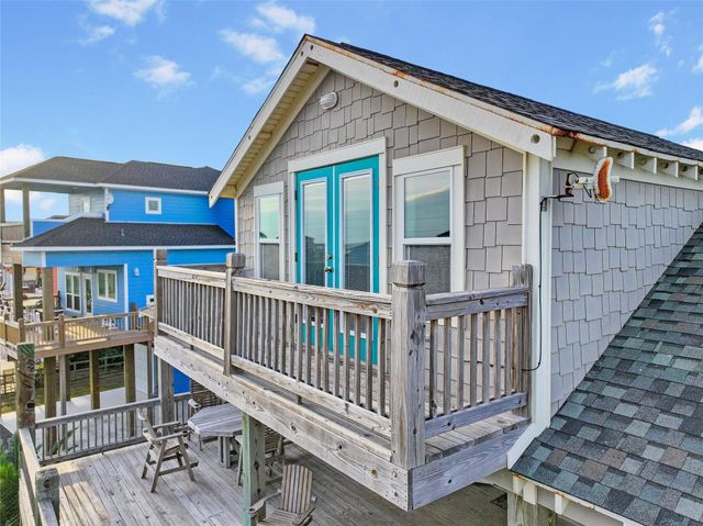 2025 Vista Drive, Crystal Beach, TX 77650