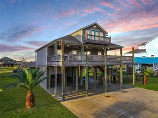 2025 Vista Drive, Crystal Beach, TX 77650