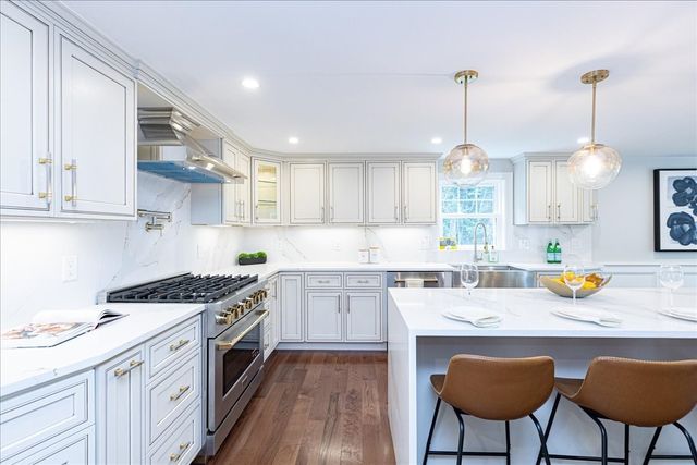 113 River St, Middleton, MA 01949
