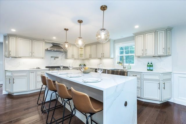 113 River St, Middleton, MA 01949