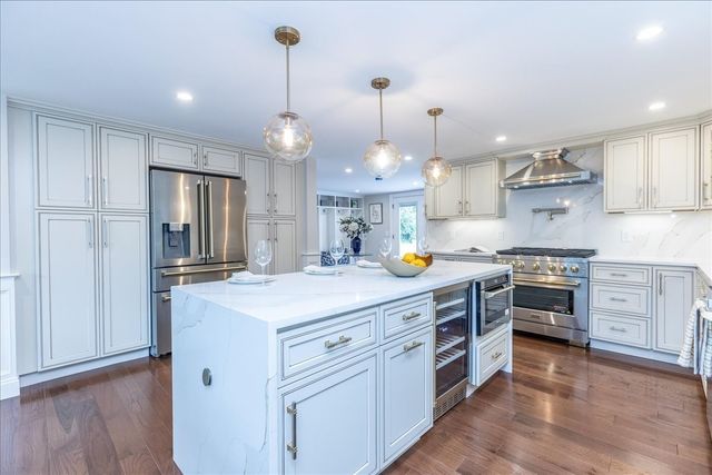 113 River St, Middleton, MA 01949