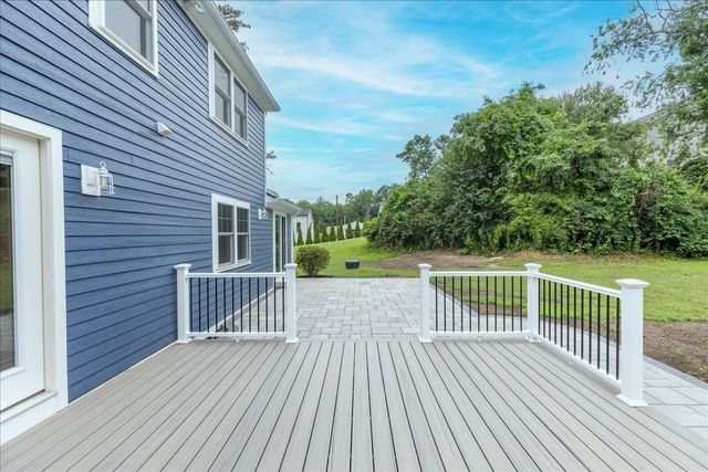 113 River St, Middleton, MA 01949