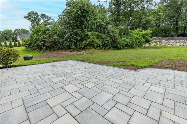 113 River St, Middleton, MA 01949