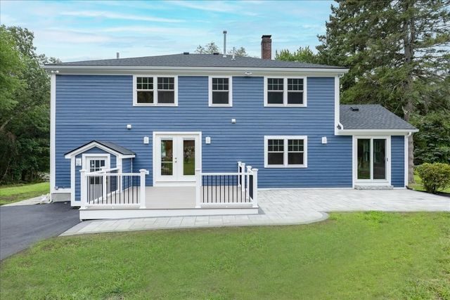 113 River St, Middleton, MA 01949
