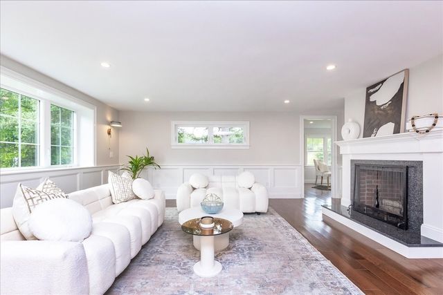 113 River St, Middleton, MA 01949