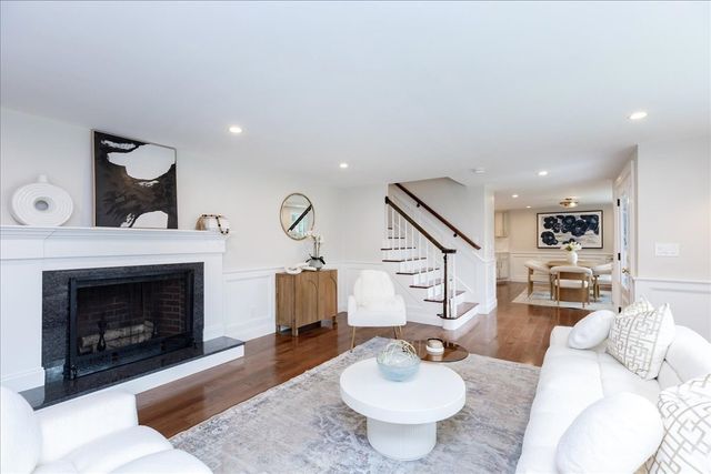 113 River St, Middleton, MA 01949