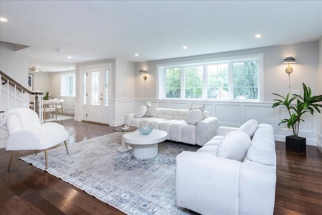 113 River St, Middleton, MA 01949