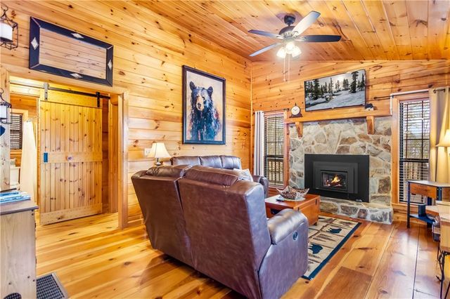 152 Broken Arrow Path, Blue Ridge, GA 30513