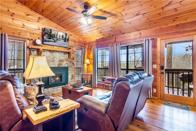 152 Broken Arrow Path, Blue Ridge, GA 30513