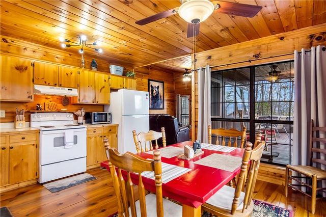 152 Broken Arrow Path, Blue Ridge, GA 30513