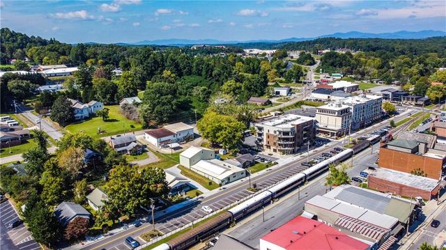 152 Broken Arrow Path, Blue Ridge, GA 30513