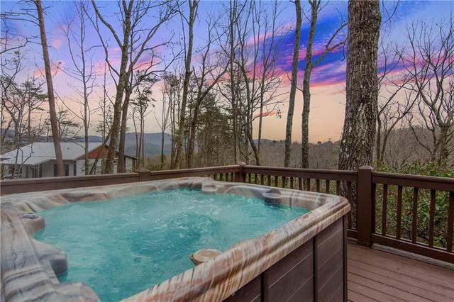 152 Broken Arrow Path, Blue Ridge, GA 30513