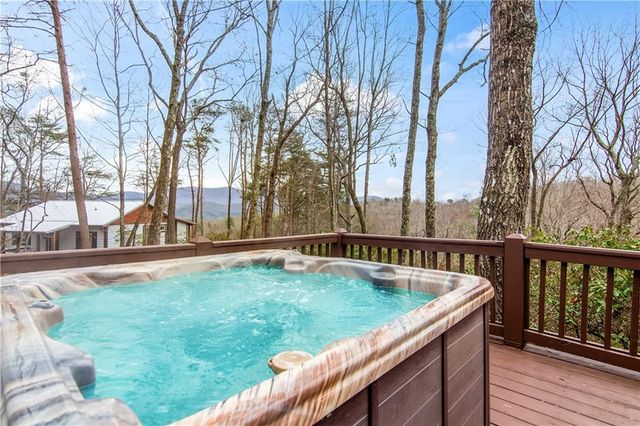 152 Broken Arrow Path, Blue Ridge, GA 30513