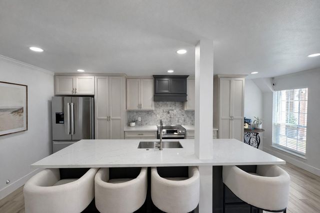 361 N Post Oak Lane 145, Houston, TX 77024