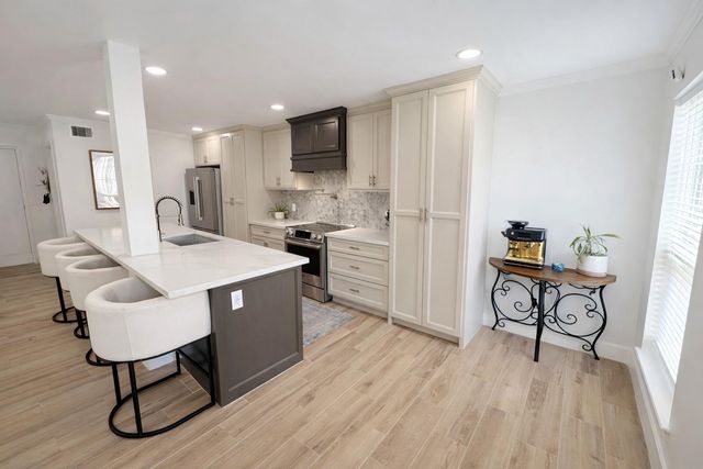 361 N Post Oak Lane 145, Houston, TX 77024