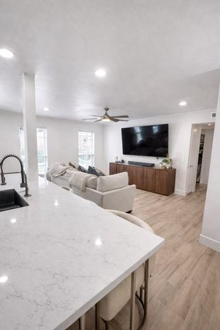 361 N Post Oak Lane 145, Houston, TX 77024