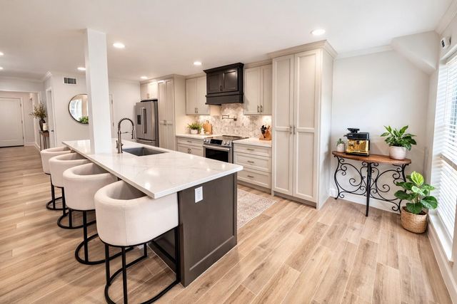 361 N Post Oak Lane 145, Houston, TX 77024