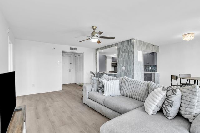 859 Jeffery Street SE 5090, Boca Raton, FL 33487