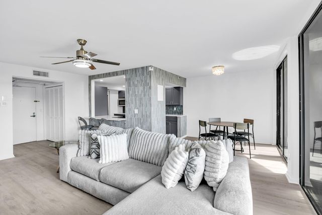 859 Jeffery Street SE 5090, Boca Raton, FL 33487