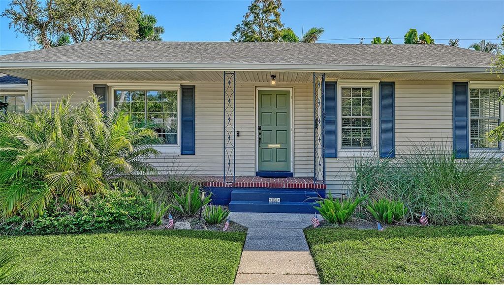 Image 2 of property listing at 121 24TH STREET W, Bradenton, FL 34205