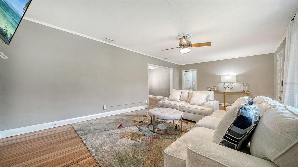 Image 12 of property listing at 121 24TH STREET W, Bradenton, FL 34205