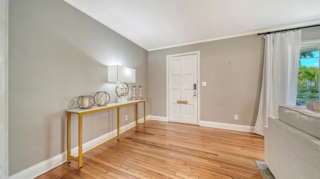 Image 13 of property listing at 121 24TH STREET W, Bradenton, FL 34205