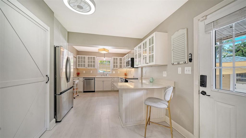 Image 15 of property listing at 121 24TH STREET W, Bradenton, FL 34205