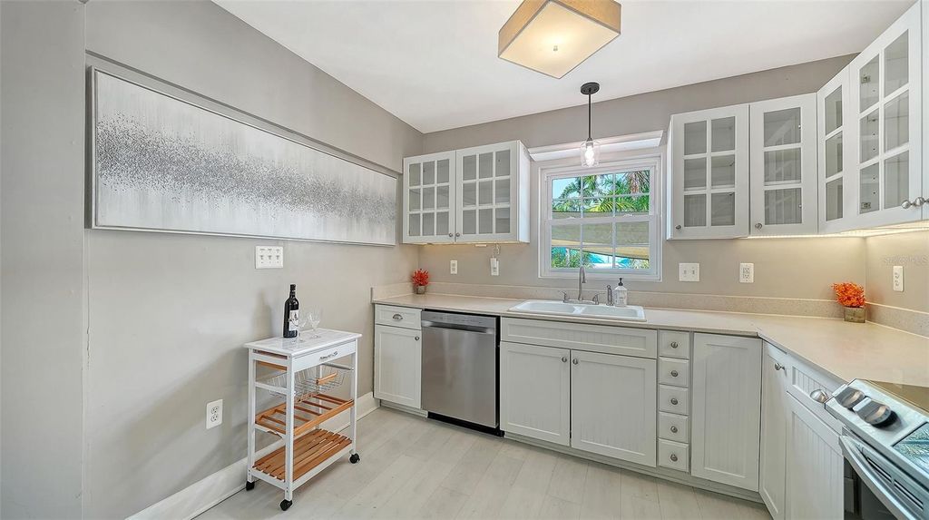 Image 17 of property listing at 121 24TH STREET W, Bradenton, FL 34205