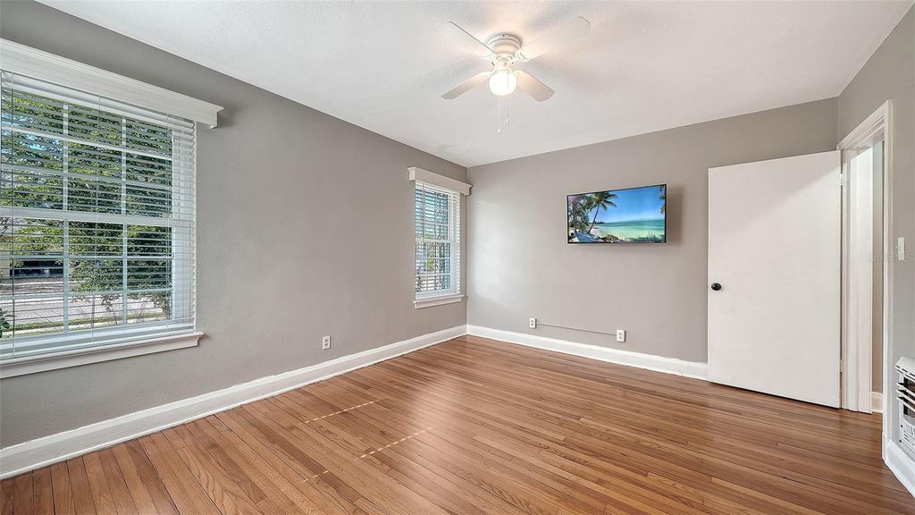 Image 19 of property listing at 121 24TH STREET W, Bradenton, FL 34205