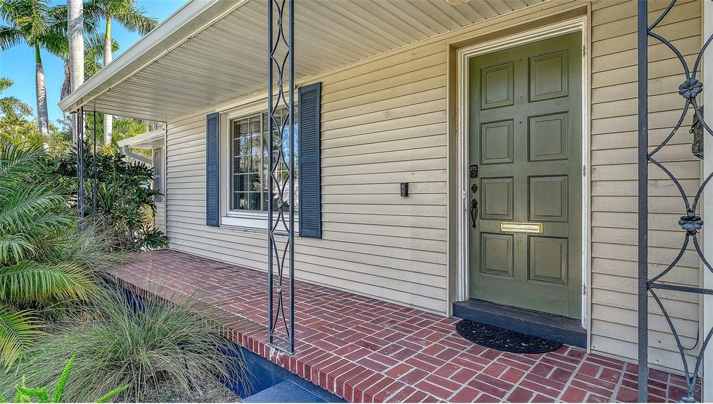 Image 3 of property listing at 121 24TH STREET W, Bradenton, FL 34205