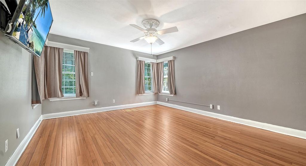 Image 22 of property listing at 121 24TH STREET W, Bradenton, FL 34205