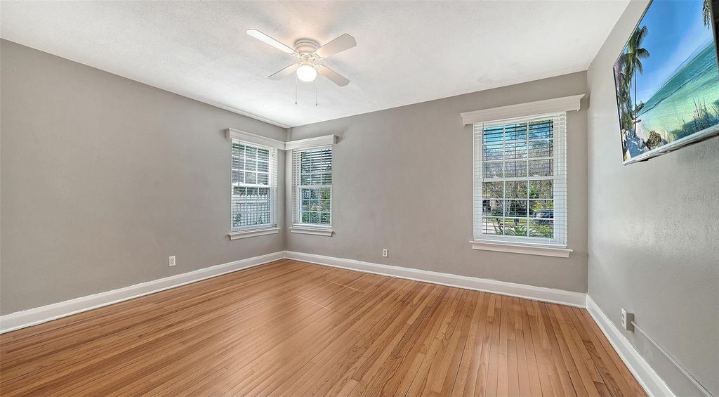 Image 23 of property listing at 121 24TH STREET W, Bradenton, FL 34205